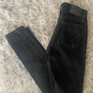 Women’s black distressed front Levi’s